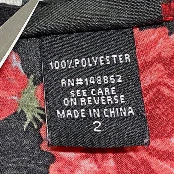 Torrid Peplum Blouse Women's 2/2X Black Red Floral Wrap Look Short Sleeve EUC - Picture 9 of 11